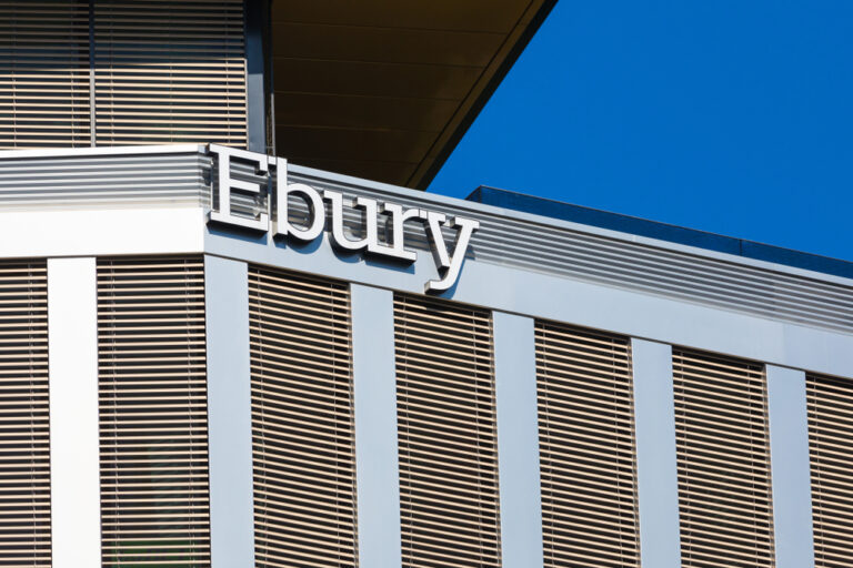 Ebury: Συνεχίζει να ενισχύεται η στερλίνα έναντι του ευρώ