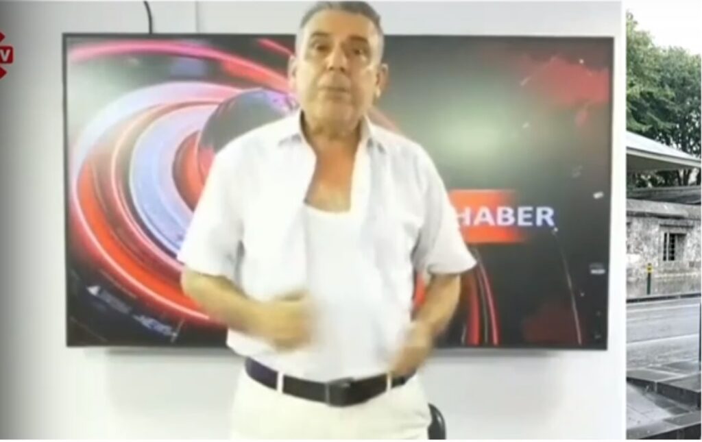 Τουρκία: Παρουσιαστής πέταξε τα ρούχα του για να διαμαρτυρηθεί για όσα συμβαίνουν στις σεισμόπληκτες περιοχές