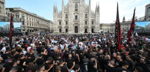 Κηδεία Μπερλουσκόνι: Οι Ιταλοί αποχαιρετούν τον Καβαλιέρε