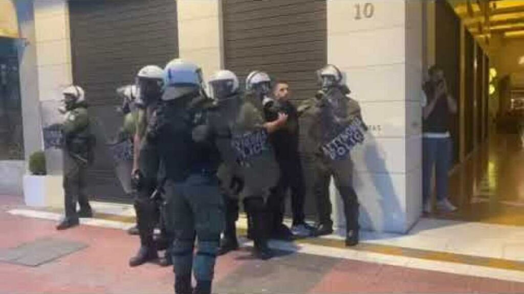 Επεισόδια στο κέντρο της Αθήνας στη διαμαρτυρία για το ναυάγιο στην Πύλο -Μολότοφ και χημικά