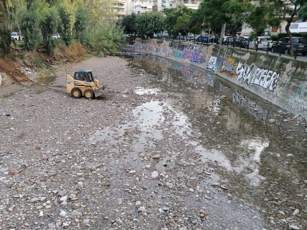 Περιφέρεια Αττικής: Προληπτικοί έλεγχοι σε ρέματα ενόψει της επιδείνωσης του καιρού