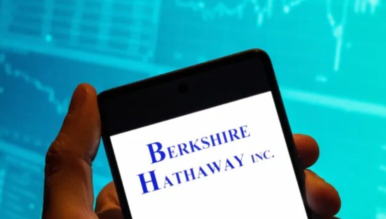 Berkshire Hathaway: Η εταιρεία του Warren Buffett ανεβάζει μερίδια σε πέντε ιαπωνικές επιχειρήσεις
