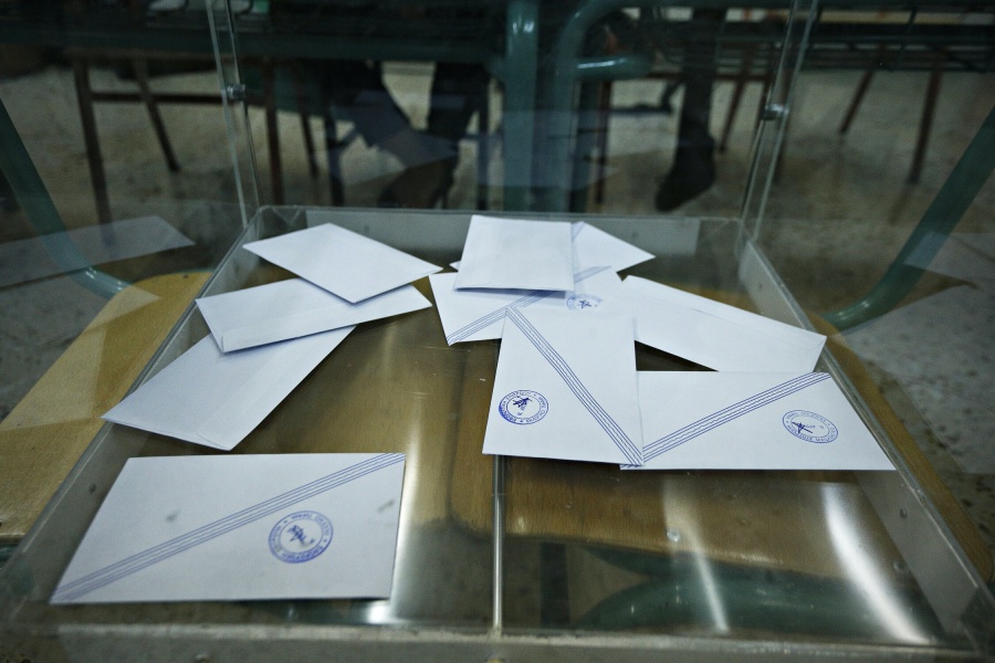 Δημοσκόπηση MRB: Έως 43,5% η ΝΔ και 21 μονάδες διαφορά με τον ΣΥΡΙΖΑ