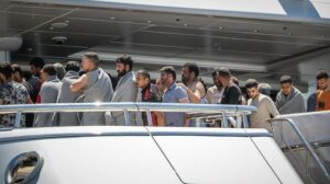 Ναυάγιο στην Πύλο: Μία φρεγάτα και ένα πλοίο Ανοιχτής Θαλάσσης ψάχνουν για τυχόν επιζώντες