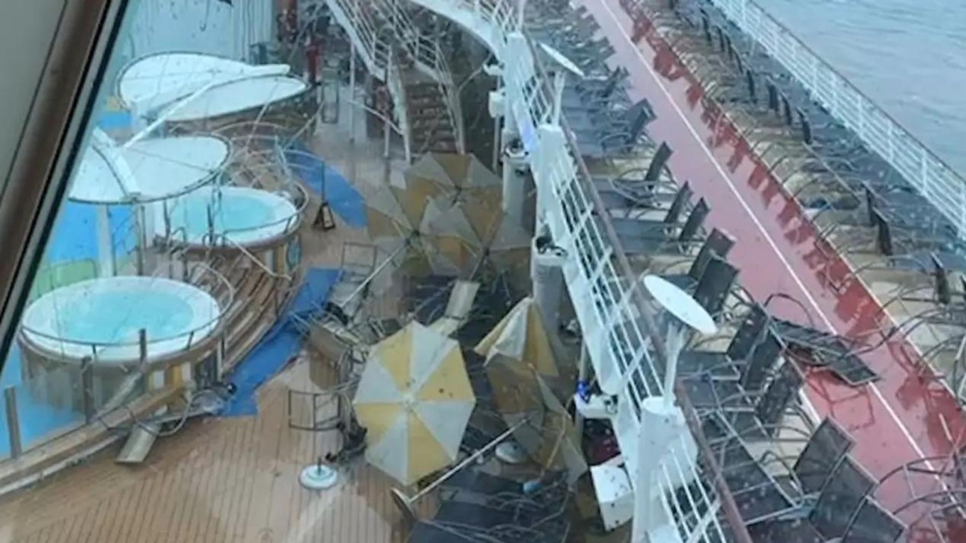 Φλόριντα: Σφοδρή καταιγίδα χτυπά κρουαζιερόπλοιο - Βίντεο