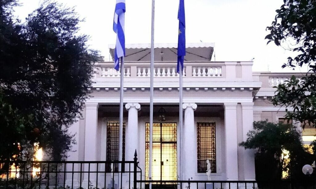 Κάνουν πάρτι στο Μαξίμου καθώς ξεφορτώθηκαν το πιο τοξικό στοιχείο της τελευταίας τετραετίας, που «έβαζε λόγια», έπαιζε προσωπικά παιχνίδια και εξυπηρετούσε ημέτερους (και επιχειρηματίες)!