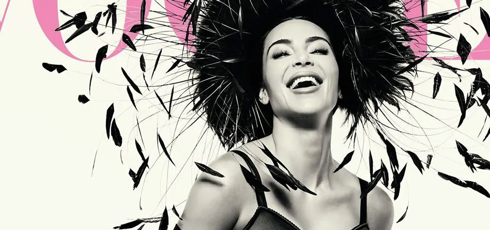«Η τέχνη του να είσαι η Κιμ Καρντάσιαν»: Η Vogue Italia την αποθεώνει με εξώφυλλο που θυμίζει παλιό Χόλιγουντ