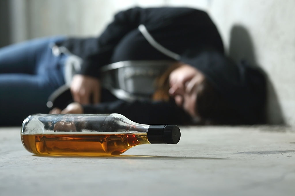 Ρέθυμνο: Ανήλικη μέθυσε στο σπίτι 39χρονου και ο αδελφός της τον «απήγαγε» και τον ξυλοκόπησε