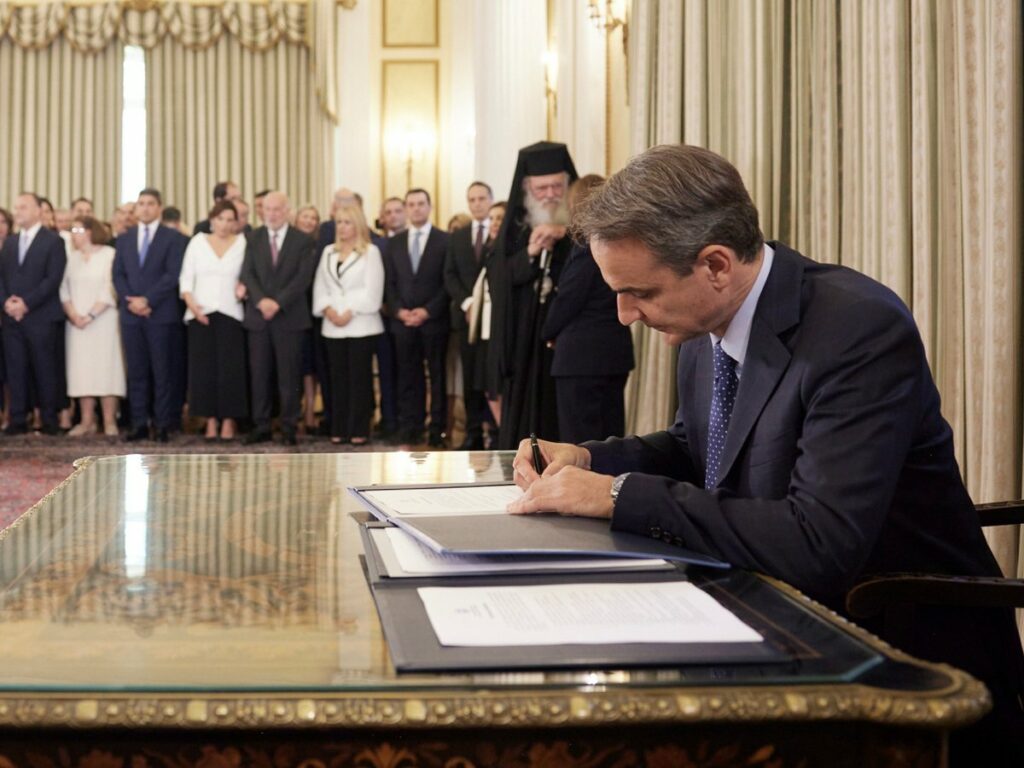 Ξεκινά δουλειά η κυβέρνηση: Ο Μητσοτάκης ανακοινώνει αύριο στο υπουργικό μέτρα