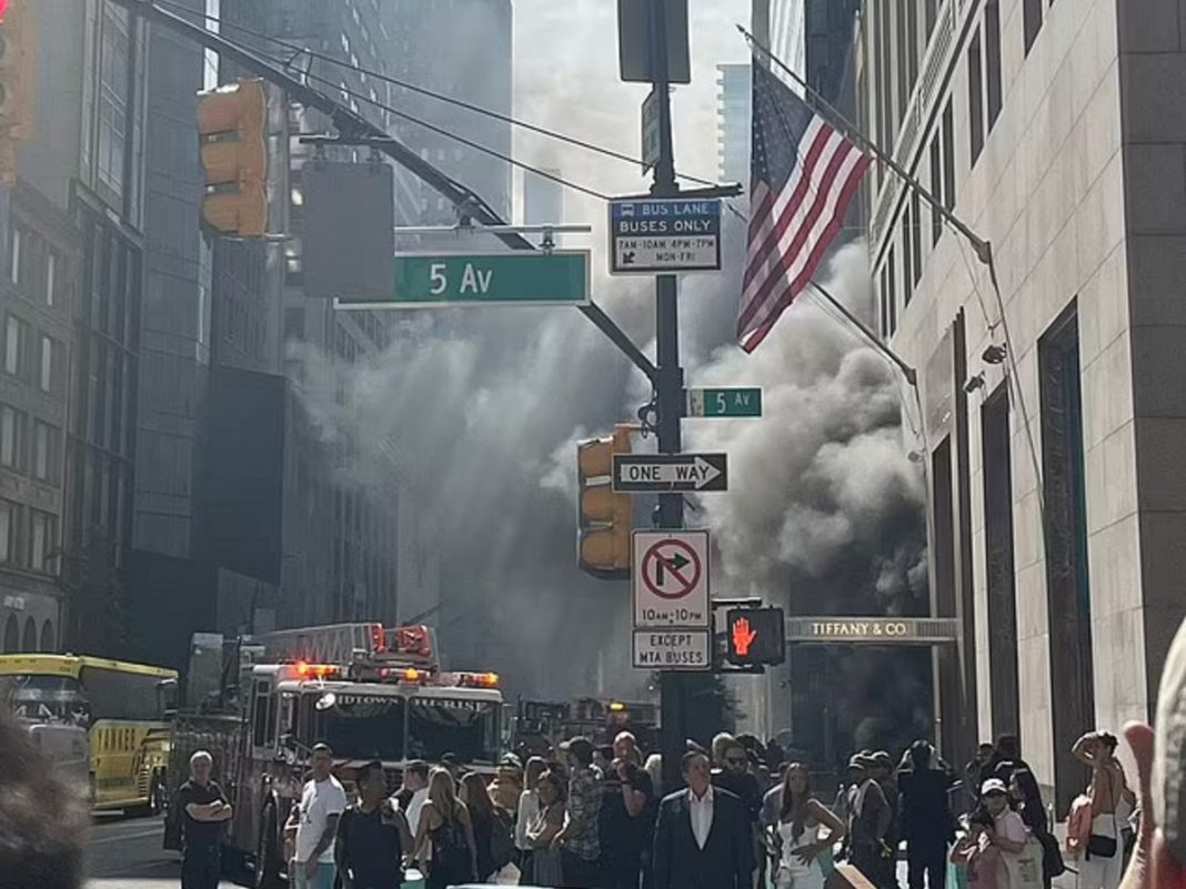 Νέα Υόρκη: Φωτιά στο εμβληματικό κατάστημα του κοσμηματοπωλείου Tiffany