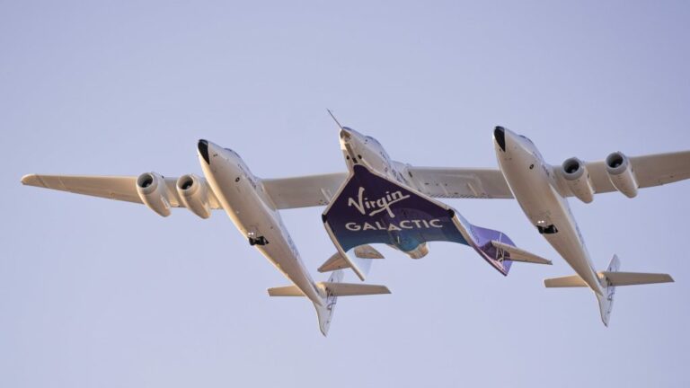 Virgin Galactic: Επιτυχής η πρώτη εμπορική πτήση της στο Διάστημα