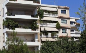 EE: Το 26% των νέων ζούσε σε υπερπλήρη νοικοκυριά το 2021 - Η θέση της Ελλάδας