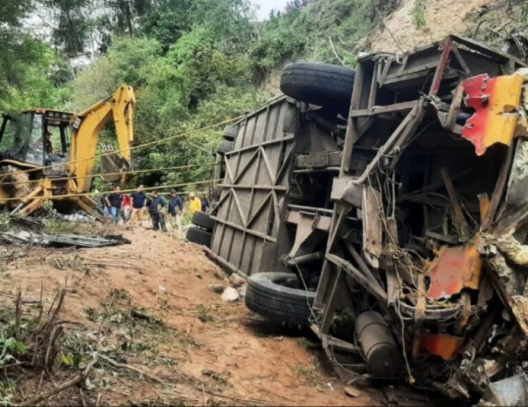 Τραγωδία στο Μεξικό: Λεωφορείο έπεσε σε γκρεμό - Τουλάχιστον 29 οι νεκροί