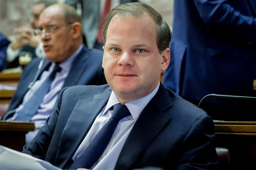 Βουλή: Διαβιβάστηκε η δικογραφία εναντίον Καραμανλή για την τραγωδία των Τεμπών