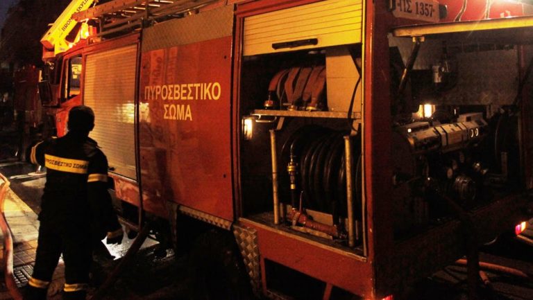 Φωτιά εκδηλώθηκε το απόγευμα της Τρίτης σε επιχείρηση στο Περιστέρι.