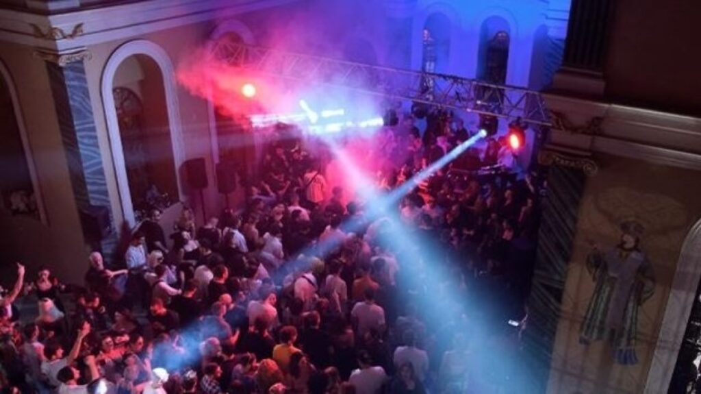 230708124356_smyrni_party