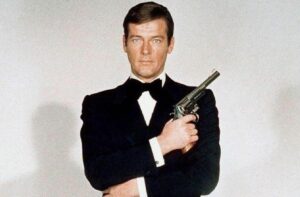 Δημοπρατούνται αντικείμενα του 007 από την οικογένεια του Ρότζερ Μουρ