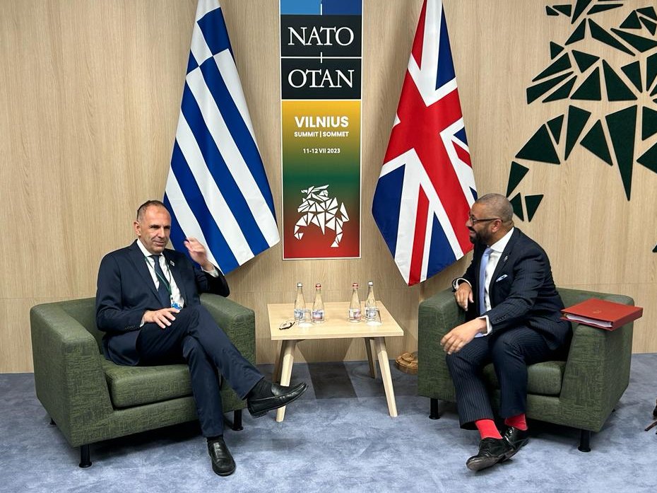 Με τον υπουργό Εξωτερικών της Μεγάλης Βρετανίας βρέθηκε ο Γεραπετρίτης
