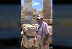 Συγκίνηση: Ομογενής παππούς ήρθε στην Ελλάδα για πρώτη φορά στα 89 του