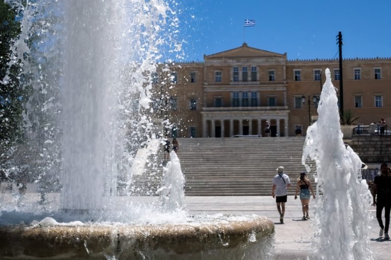 Καύσωνας Κλέων: Τα μέτρα που θα ισχύσουν στο Δημόσιο - Ποιοι θα κάνουν τηλεργασία