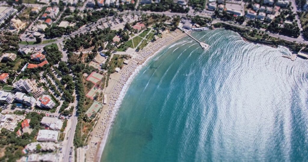 ΕΤΑΔ: Παρατείνει τις ώρες λειτουργίας της Ακτής Βουλιαγμένης λόγω καύσωνα