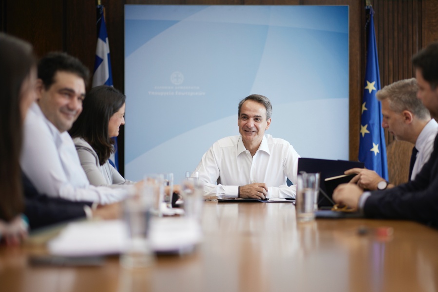 Μητσοτάκης: Πρόσληψη 10.000 νέων εργαζόμενων στον τομέα της υγείας