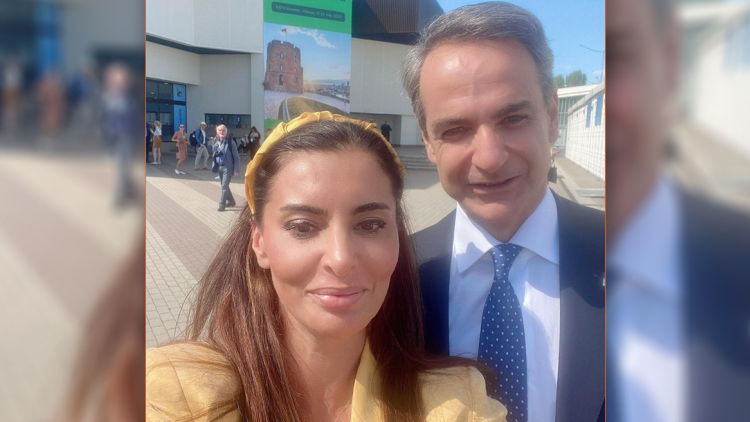 Selfie με τον Μητσοτάκη έβγαλε η Τουρκάλα