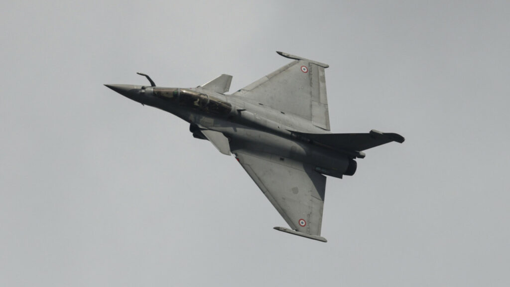 Ινδία: Αγοράζει άλλα 26 μαχητικά Rafale και τρία υποβρύχια Scorpene από τη Γαλλία