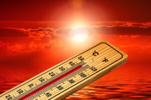 Καύσωνας Κλέων: Λιώνει η χώρα - Πόσους βαθμούς έφτασε η θερμοκρασία πάνω στα αυτοκίνητα