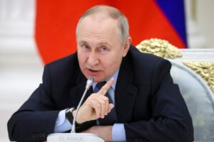 CNN: Ο Πούτιν θέλει να «τραβήξει» τον πόλεμο στην Ουκρανία μέχρι τις εκλογές στις ΗΠΑ το 2024