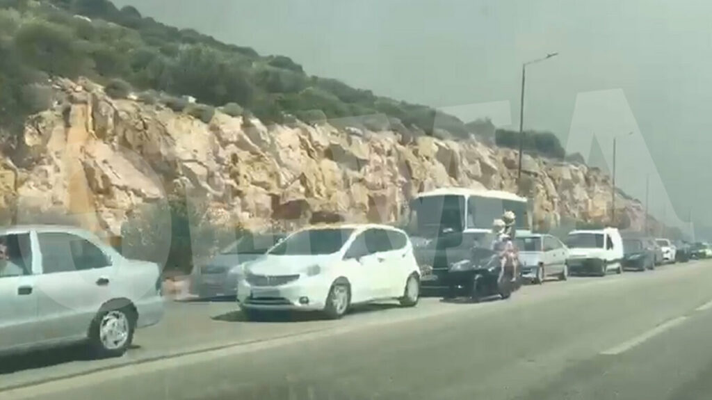 Βίντεο: Τρομακτική κίνηση στην Αθηνών-Σουνίου προς Παλαιά Φώκαια μετά το 112