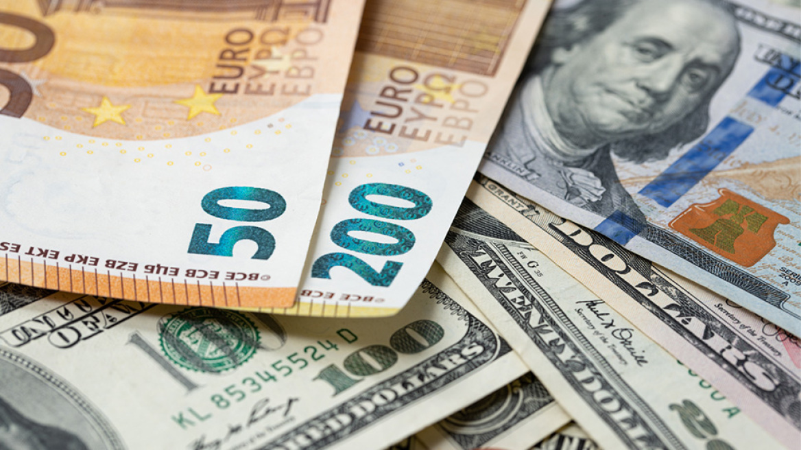 Συνάλλαγμα: Μπροστά οριακά το ευρώ έναντι του δολαρίου