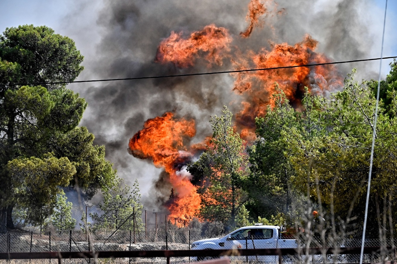 Δήμαρχος Λαυρεωτικής: Έχουν καεί πάνω από 30.000 στρέμματα σε Κουβαρά, Λαγονήσι, Ανάβυσσο, Σαρωνίδα
