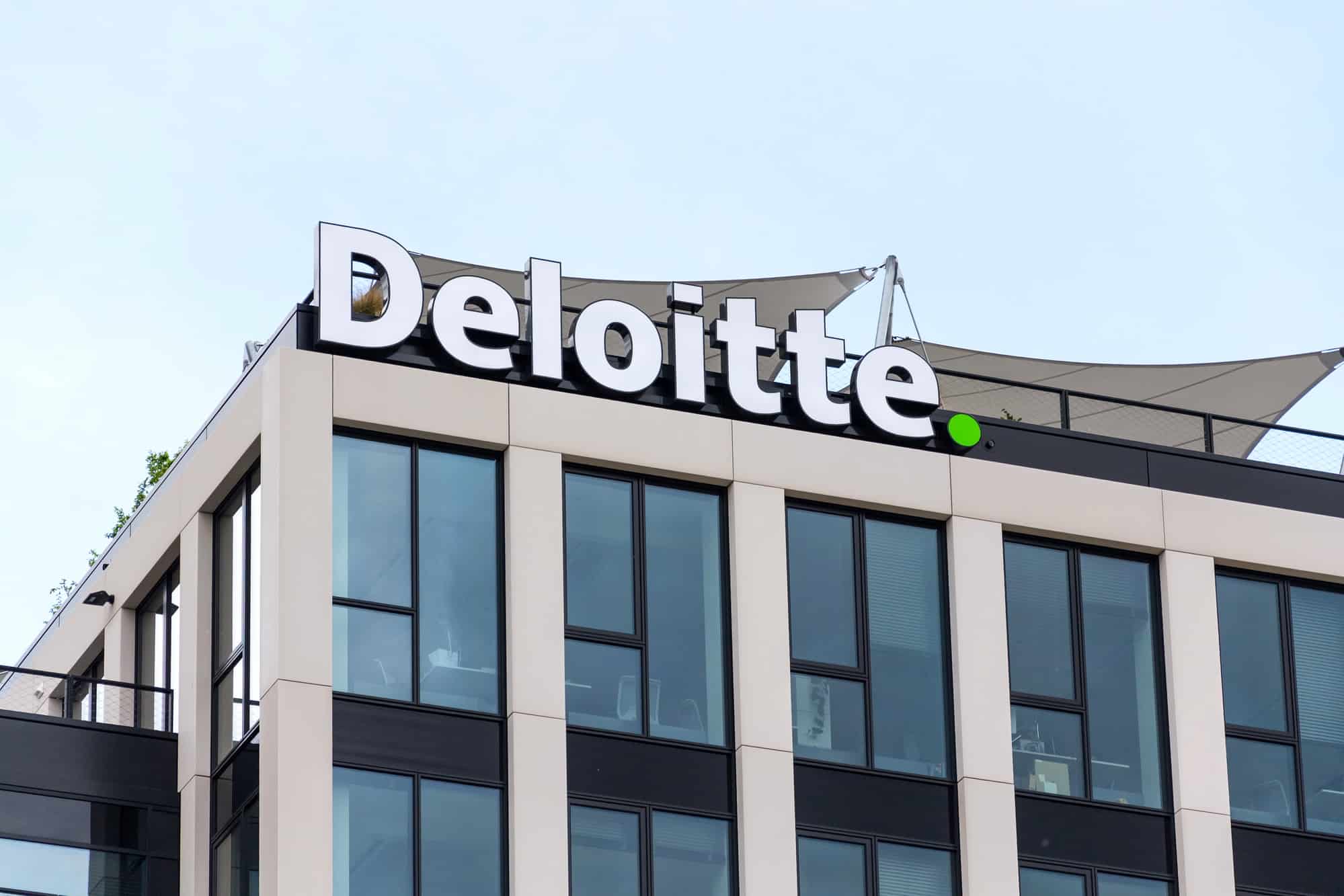 Deloitte: Αυξημένος πιστωτικός κίνδυνος των ελληνικών επιχειρήσεων στην πράσινη οικονομία