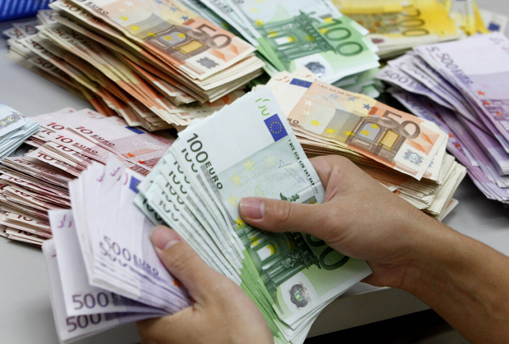 Eurobank: Τεράστιες επιπτώσεις η παραοικονομία στην Ελλάδα