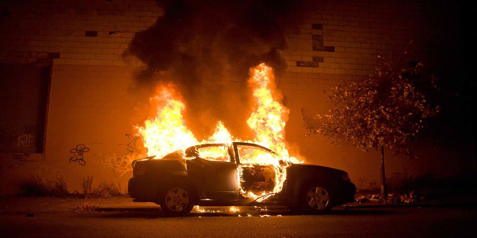 230719160619_car-on-fire-960×480