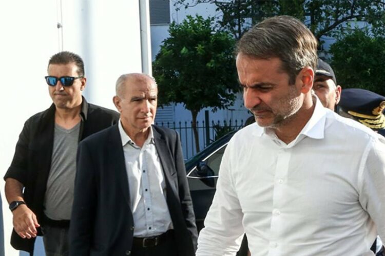 στο συντονιστικό της Πυροσβεστικής ο Μητσοτάκης