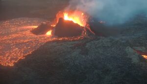 Εντυπωσιακά βίντεο από την έκρηξη του ηφαιστείου στην Ισλανδία