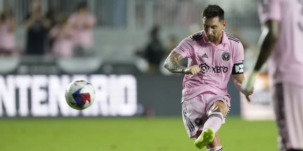 230722103213_messi-lionel-faul-22-7-23.jpg