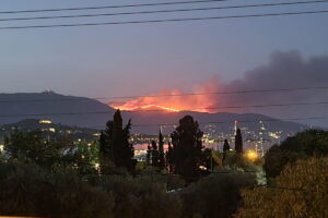 Κέρκυρα: Εναέρια μέσα στο μέτωπο της πυρκαγιάς - Εμπρησμό «βλέπει» ο δήμαρχος Γ. Μαχειμάρης