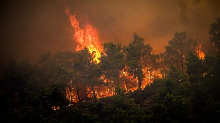 Νέο μήνυμα του 112 για την φωτιά στην Ρόδο