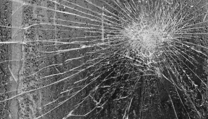 Εντυπωσιακό βίντεο: Τζαμαριά γίνεται θρύψαλα λόγω της υψηλής θερμοκρασίας