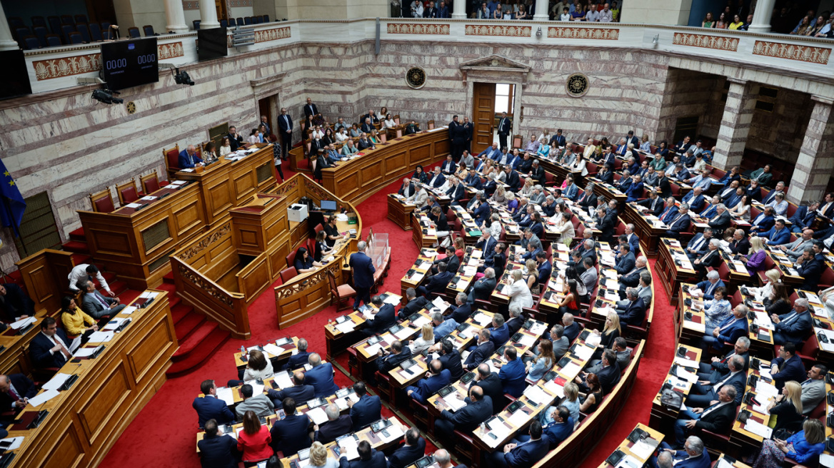 Βουλή: Πέρασε με 208 «ναι» το νομοσχέδιο για την ψήφο των αποδήμων
