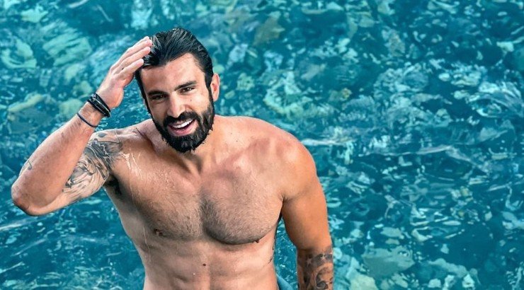 Ηλίας Γκότσης: «Η πρώτη μου ερωτική εμπειρία ήταν στα 17,5»