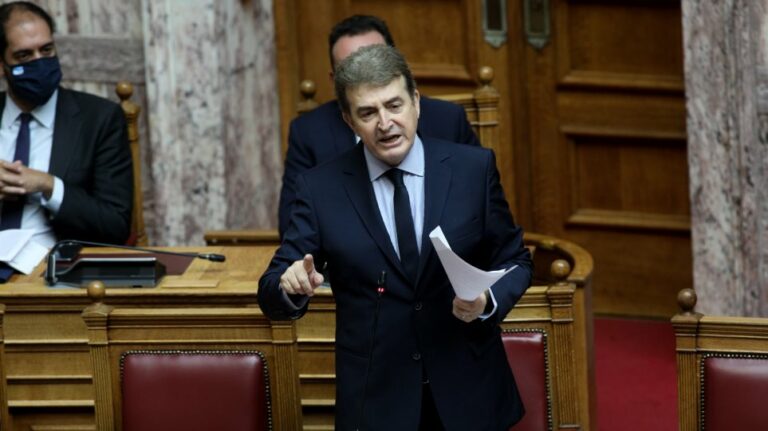 Χρυσοχοΐδης για Κασιδιάρη και Σπαρτιάτες: «Η βία δεν έχει θέση, ούτε μέσα στη Βουλή, ούτε στη Δημοκρατία»