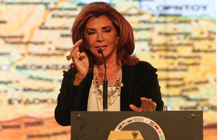 Μιμή Ντενίση: «Έχουμε άπειρους χώρους για πειράματα, όχι την Επίδαυρο»