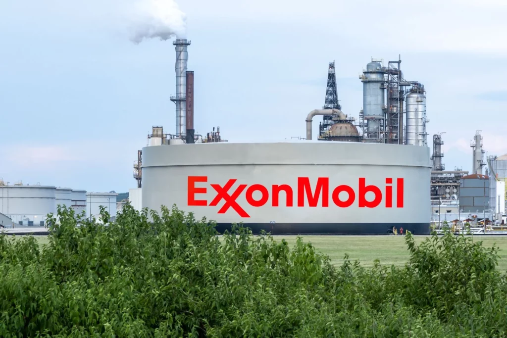 ExxonMobil: Στο μισό έπεσαν τα κέρδη για το β΄τρίμηνο
