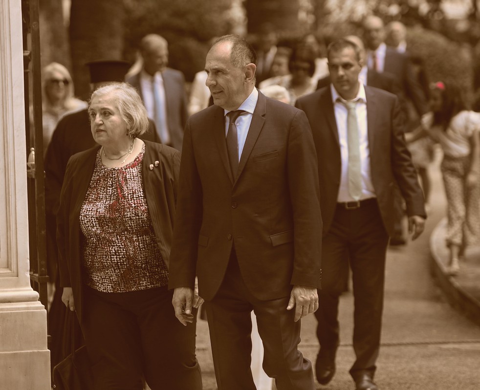 Το ζήτημα στις σχέσεις Γιώργου Γεραπετρίτη – Αλεξάνδρας Παπαδοπούλου – Οι αυξημένες αρμοδιότητες της πρώην πρέσβεως στις ΗΠΑ και η μετακίνηση (;) στην Κομισιόν!