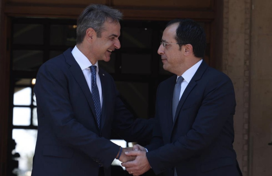 Χριστοδουλίδης σε Μητσοτάκη: Η Κύπρος αναλαμβάνει το κόστος αναδάσωσης στη Ρόδο