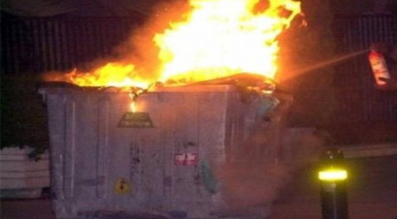 Του άρεσε να βλέπει φωτιές και έκαιγε κάδους - Χειροπέδες σε εμπρηστή στο Δήλεσι